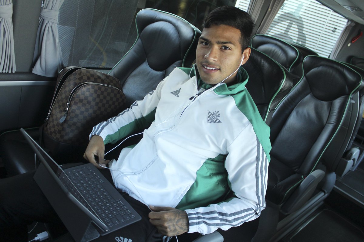RealBetis's tweet photo. ¡Rumbo a Granada! 💪🚌⚽️ https://t.co/t9ub9YKpVS