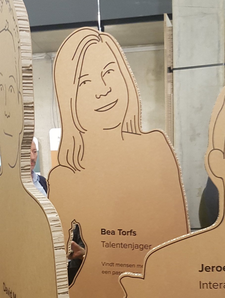 Bea_Torfs's tweet image. Beste onder de indruk van mijn 'kartonnen versie' op de Hybrio vernissage 😀. Nice! buff.ly/2kdtNnN  #design #Hybrio #skills