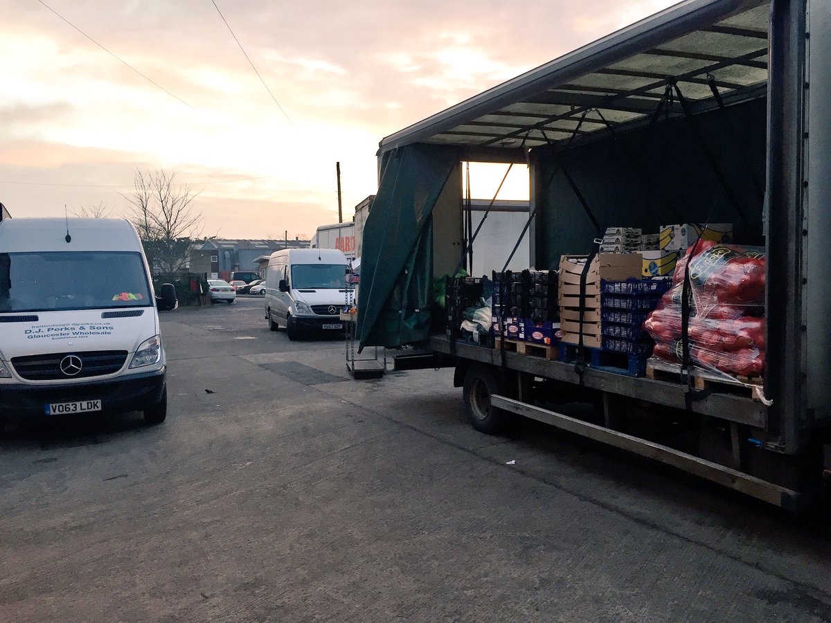 DJPERKSandSONS's tweet image. Early morning action at @DJPERKSandSONS HQ this morning Happy Friday Everyone 👋🏻 #buylocal #supplylocal #glos #cotswolds #novegcrisishere