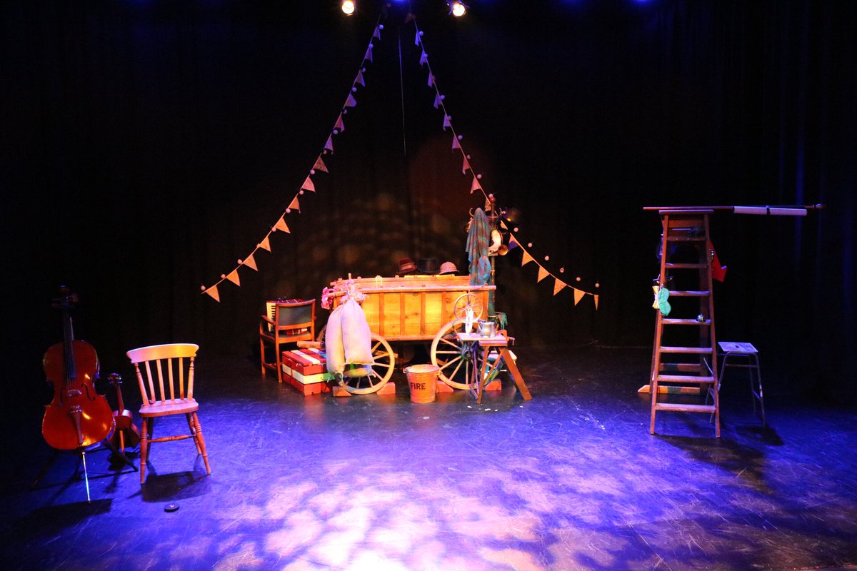 wrongsemble's tweet photo. Another day another show! Today 'three' are at @MtGstudios in Bradford. https://t.co/2wntU3yzCw