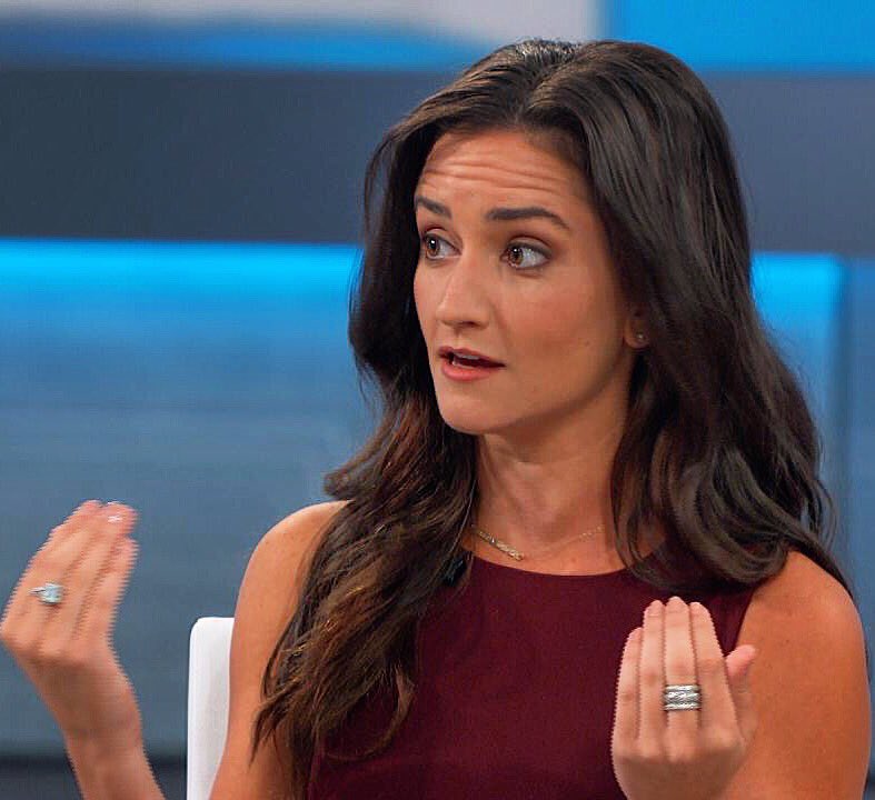 jen_ator's tweet image. Doing my best Ricky Bobby on @thedoctorstv 🙋🏻🙅🏻💁🏻 #tbt #idontknowwhattodowithmyhands bit.ly/2kYSzuM