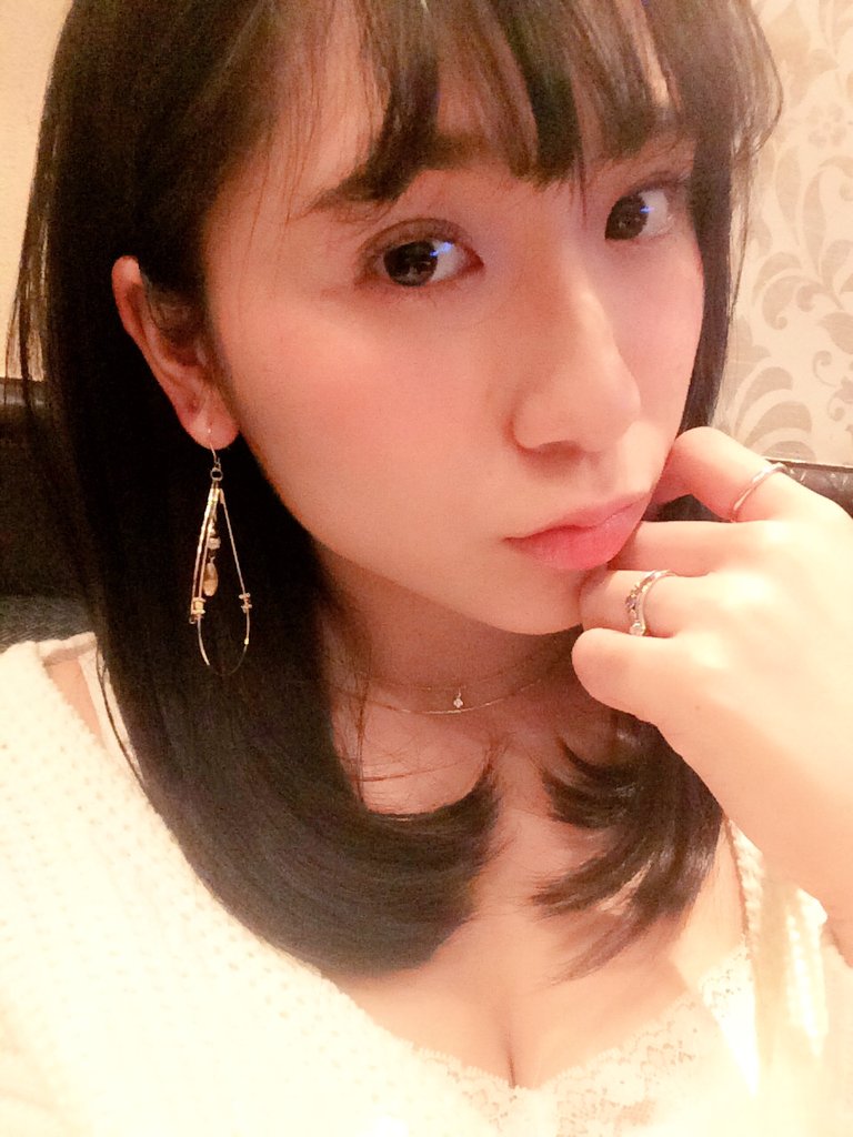 O Xrhsths ろーるぱん Sto Twitter 胸の谷間がセクシーでございます