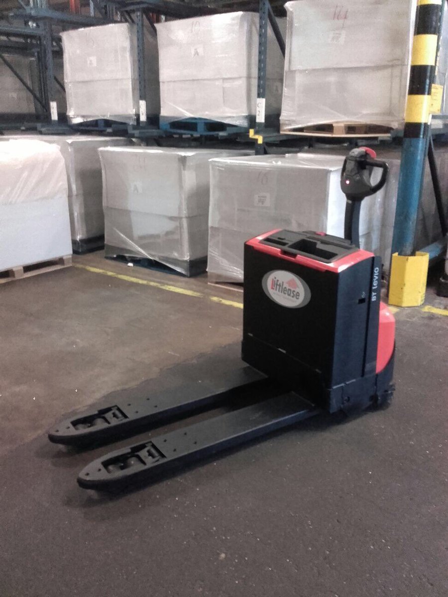 Liftlease's tweet photo. #demo #Toyota LEW200 elektrische #pallettruck , ook interesse in demo? https://t.co/czsmkgQ8lm
