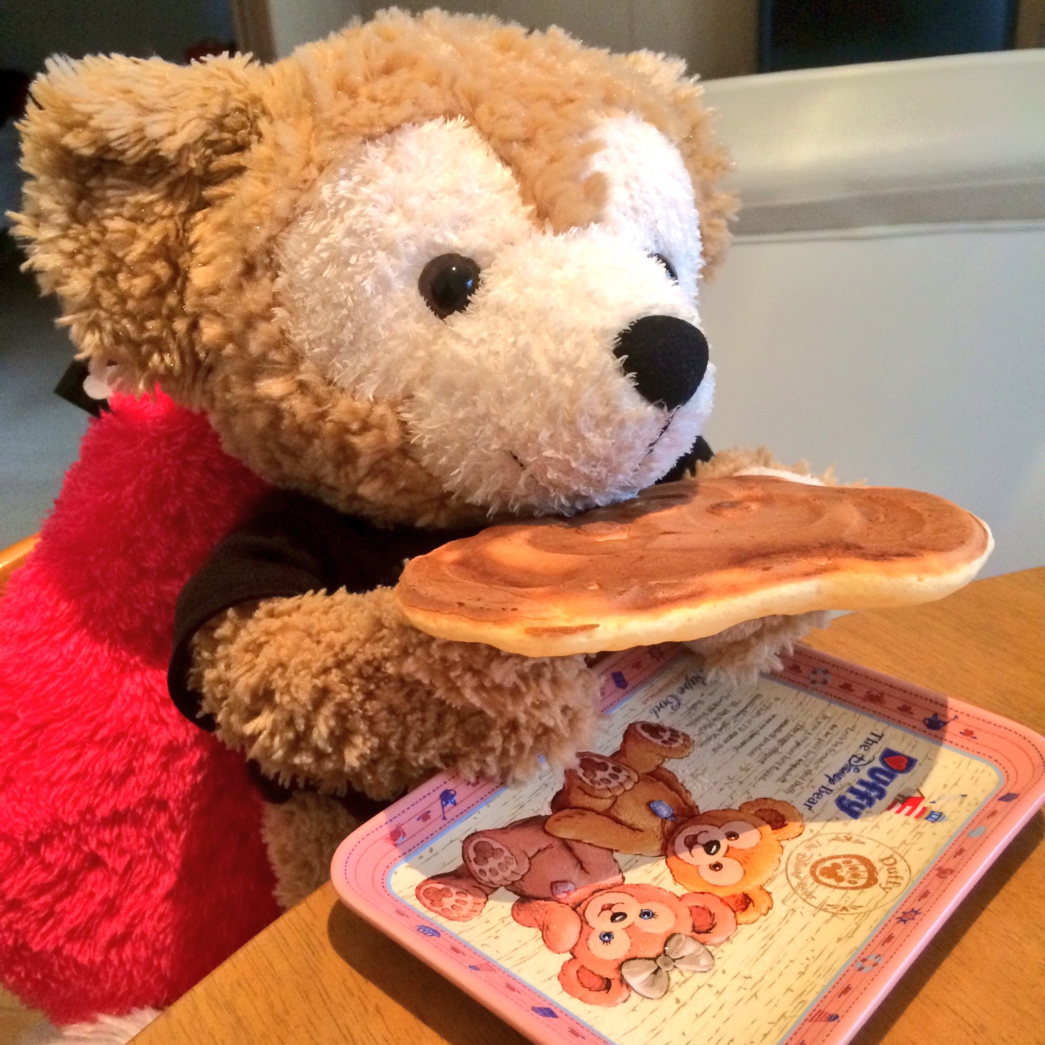 くいしんぼうダッフィー ママがかってくれたフライパンでホットケーキやいてみたよ ダッフィーのかたち うれしいなぁ ママ ありがと ダッフィー Duffy パンケーキパン T Co Zhqsvpg6vd Twitter