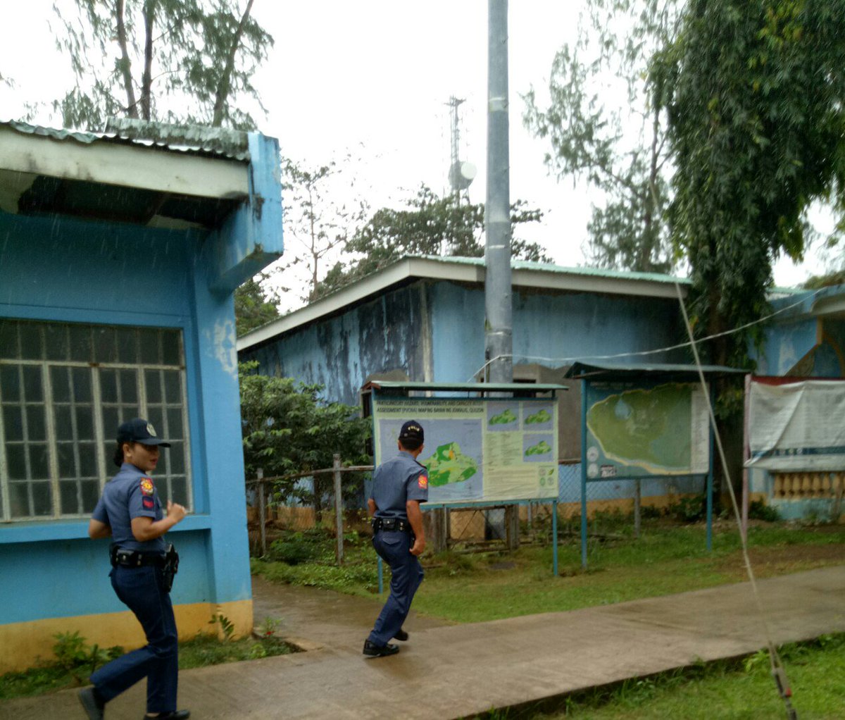 jomaligmps's tweet photo. #Foot/Beat Patrol (2-17-17) conducted by PINSP Rolando E Eclarin. #SOPLAMBATSIBAT #ProjectDoubleBarrelAlpha https://t.co/BhXITrQhQm
