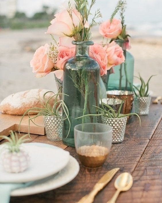Voor een #receptie heb je niet veel nodig. Kies voor een #eyecatcher in het tafelgerei en #style het af met wat #groen en enkele #bloemen