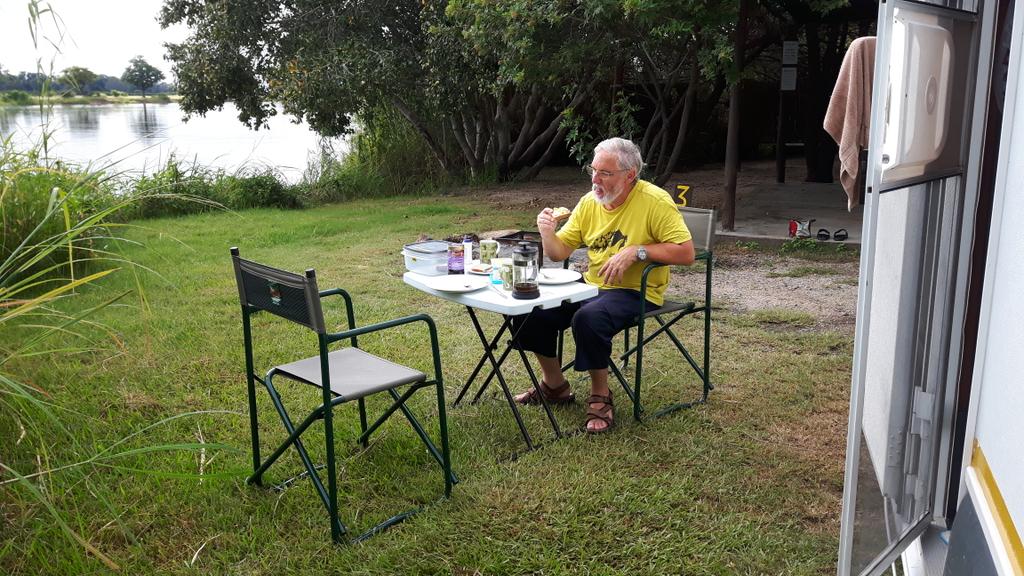 Wolfgangbei's tweet photo. #Mahunga Safari Lodge in #Divundu im #Caprivi am #Okavango bevor er mit seinem Delta in der Kalahari versickert. Frühstück an unserem SP 3. https://t.co/tzroJQmxCg