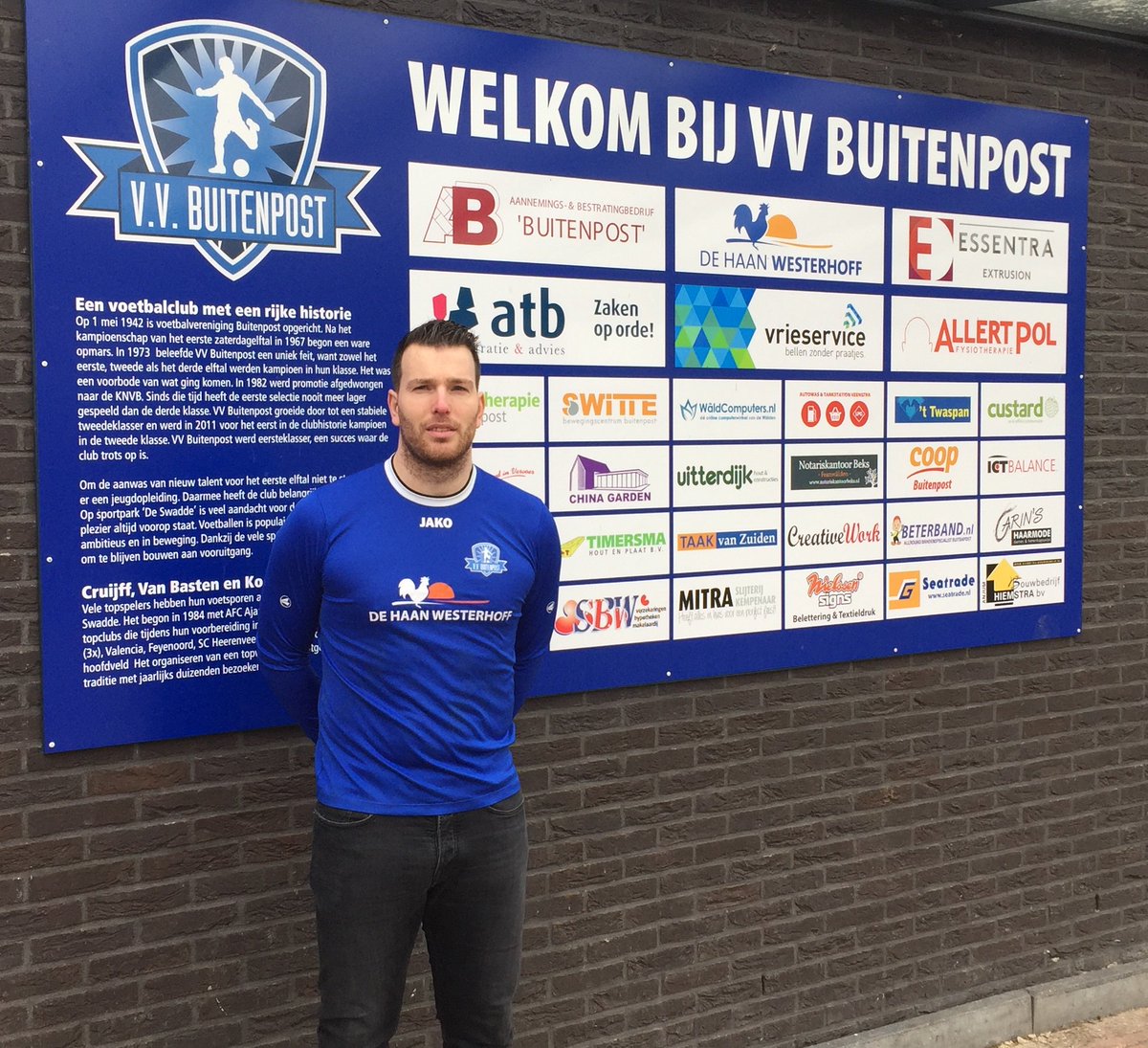 vvBuitenpost's tweet photo. Robin Huisman de Jong gaat volgend seizoen de verdediging van VV Buitenpost leiden. Hij speelt nu @HarkemaseBoys. https://t.co/9ZOvoMqd8x https://t.co/LPU4liX4on