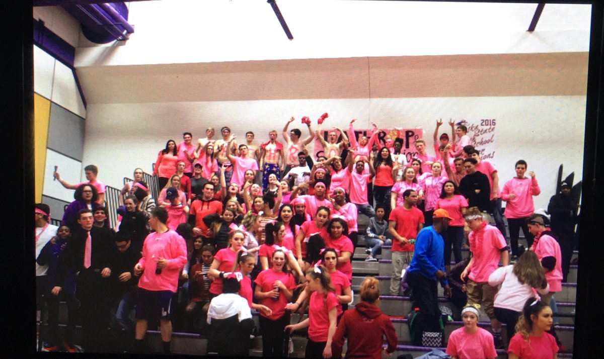 MalemutesStuCo's tweet photo. IM SO PROUD OF YOU GUYS. 💜💛💖
Let's make this a reoccurring thing ✊🏼 Thank you for all the support on a night that does so much. 🎗 https://t.co/7552LWbHYO