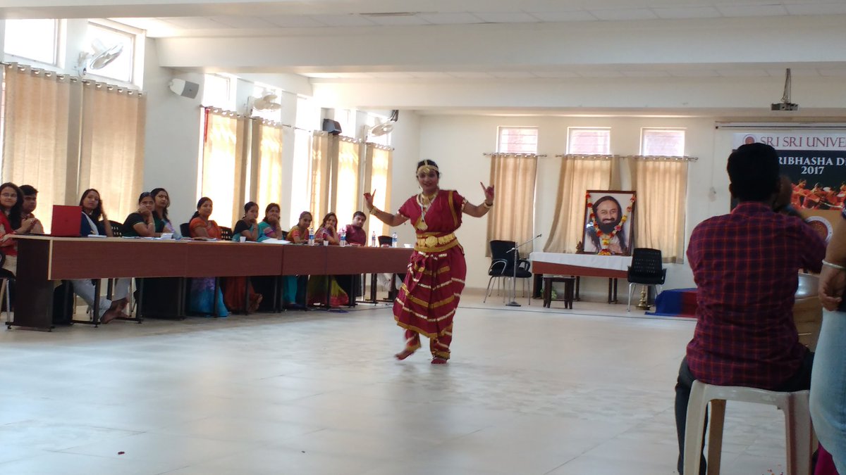 ankitadhelia's tweet photo. Celebrating #MatribhashaDiwas @SriSriU #CelebratingDiversity #InTheMixIndia #GodsVividColorPalette #BeautyOfIndianCulture https://t.co/UObRvlTzBV