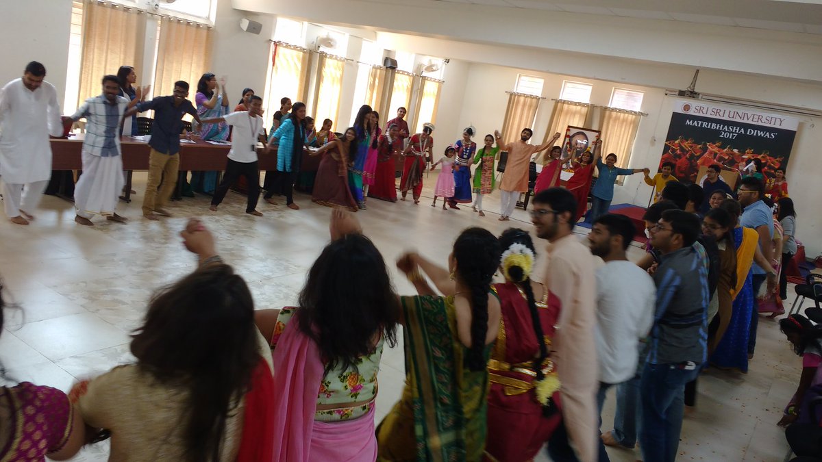 ankitadhelia's tweet photo. Celebrating #MatribhashaDiwas @SriSriU #CelebratingDiversity #InTheMixIndia #GodsVividColorPalette #BeautyOfIndianCulture https://t.co/UObRvlTzBV