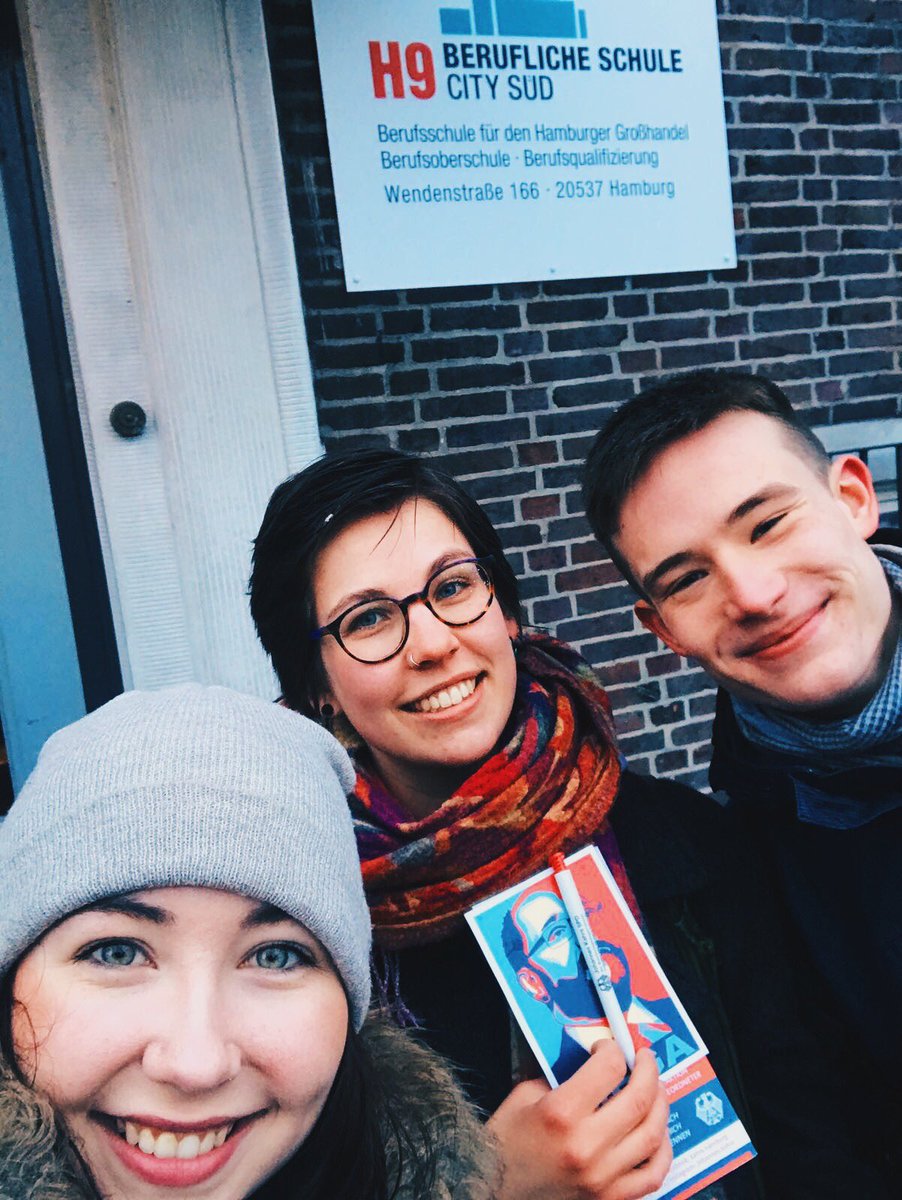 Es war wieder #zeitfuerfruehverteilung!
Heute haben wir vor zwei Berufsschulen in Hamm Flyer verteilt! :)