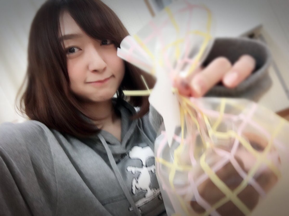 高木 友梨香 على تويتر どどん ゆいちゃんからバレンタインもらた っˆᵕˆ っワァイワァイ 私は香港のお土産の パンダクッキーあげたよ 高木 友梨香 على تويتر どどん ゆいちゃんからバレンタインもらた っˆᵕˆ っワァイワァイ 私は香港のお土産の パンダクッキーあげたよ