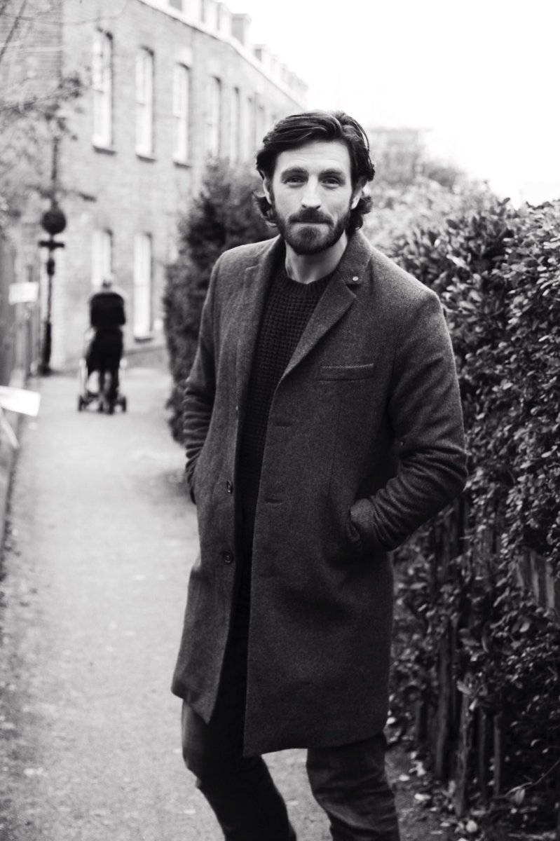 ThePicJournal's tweet photo. Watch #ResidentEvil actor #EoinMacken read from his novel #KingdomOfScars in our video series: https://t.co/azKU7ntOyF @eoincmacken https://t.co/x6tPCeTkWS