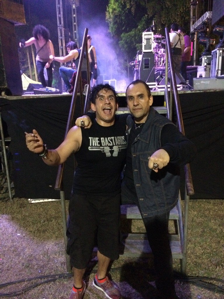 Johnsilvaoff's tweet photo. 1er round! Del #BikerWeek un #PincheBastardo en Acapulco, soporteando la bataca de #EternalSecret a descansar https://t.co/vcE3Bhaocy