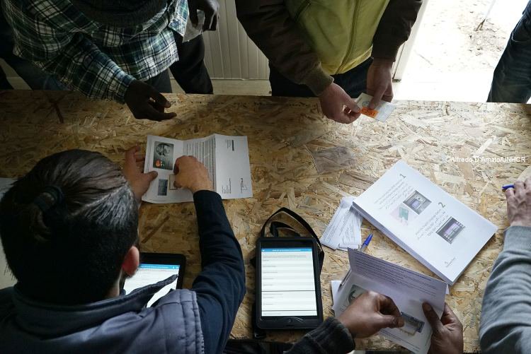 R_Schoenbauer's tweet image. Cash card&amp;amp;voucher aid: @refugees reached nearly 22k ppl so they can cover basic nds. Rebuilding lives #truthunfolded bit.ly/2kEWg5t