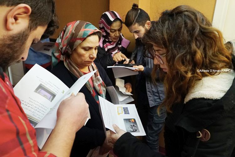 R_Schoenbauer's tweet image. Casi 22mil personas tienen tarjetas bancarias o vouchers en #Grecia pa necesidades basicas gracias a #ACNUR @CatholicRelief #truthunfolded