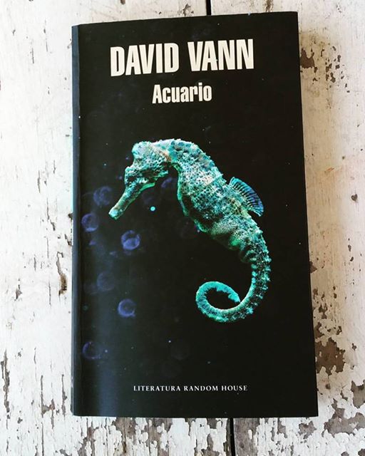 DanielDimeco's tweet photo. "Cada noche al acostarme me imaginaba en el fondo del mar..." #DavidVann

#Acuario es tan magnífica como las anteriores novelas suyas! https://t.co/6cIX4vuPQF