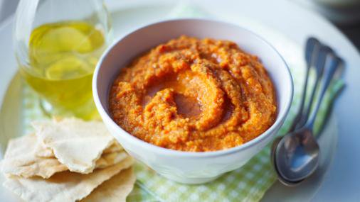 EssentialFoodTr's tweet image. HUMMUS CON PIMIENTO ROJO ASADO
by danzadefogones

Nuestra última receta de hummus está muy apetecible.¡A saborear!

facebook.com/dricobr1/photo…
