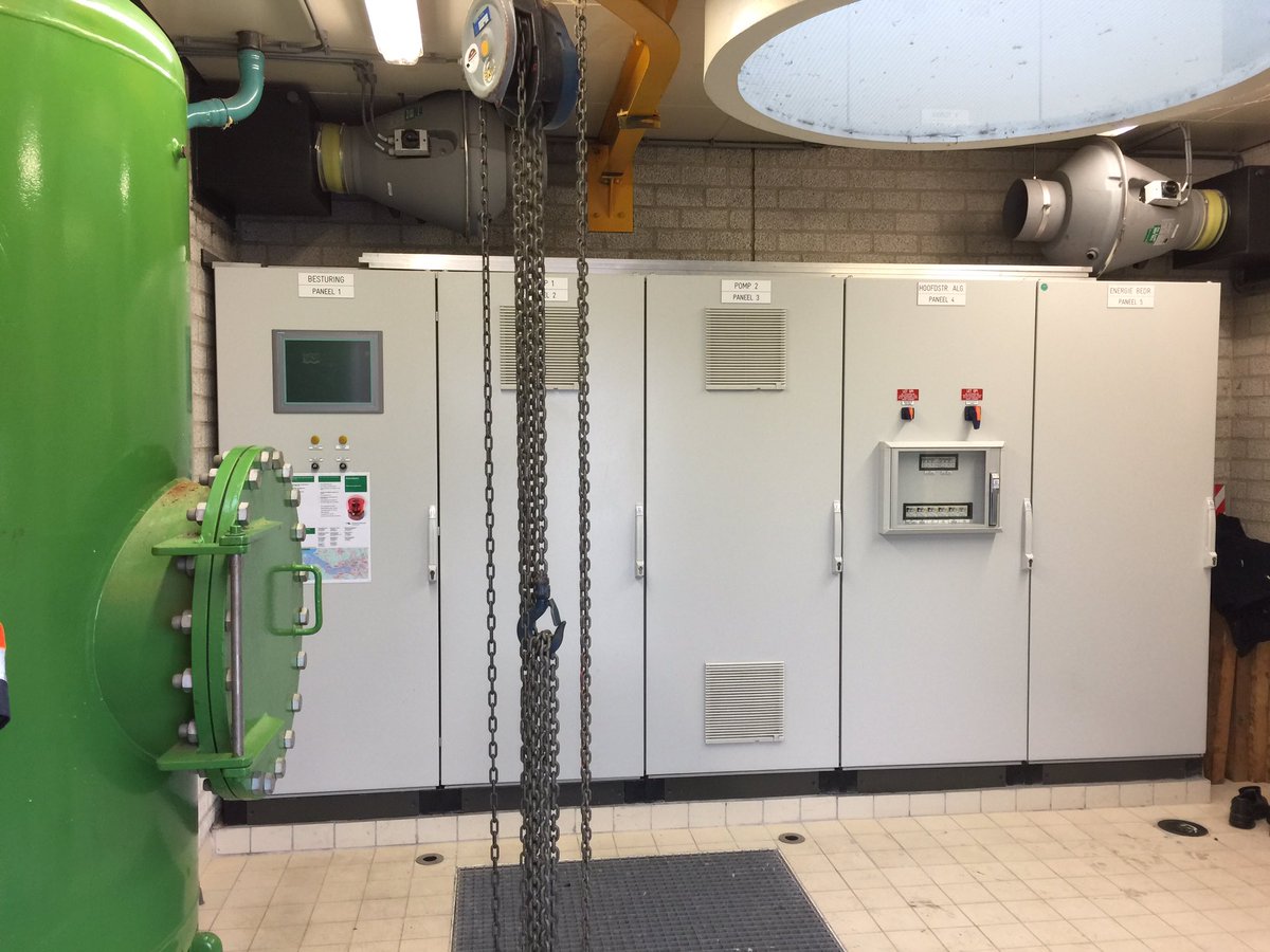 A3vanOosten's tweet photo. Het #bassin van #gemaal #Persoonshaven #baggeren en schoonspuiten i.v.m inspectie coating van het bassin. @Stadsbeheer010 @HeartSolid1979 https://t.co/uwpvYGkwwM