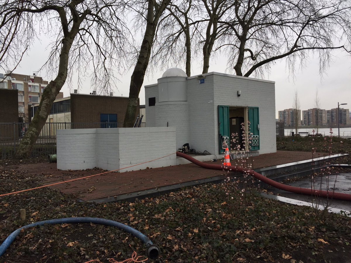 A3vanOosten's tweet photo. Het #bassin van #gemaal #Persoonshaven #baggeren en schoonspuiten i.v.m inspectie coating van het bassin. @Stadsbeheer010 @HeartSolid1979 https://t.co/uwpvYGkwwM