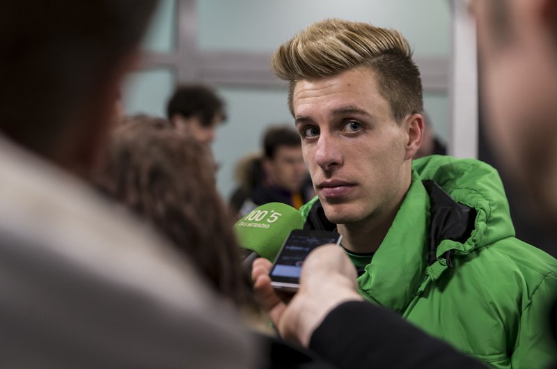 borussia's tweet photo. Was Patrick Herrmann zu der Niederlage gegen Florenz sagt, lest ihr im Interview 👉 https://t.co/qOqiGMHAlC #BMGFIO https://t.co/zlcxKkbrav