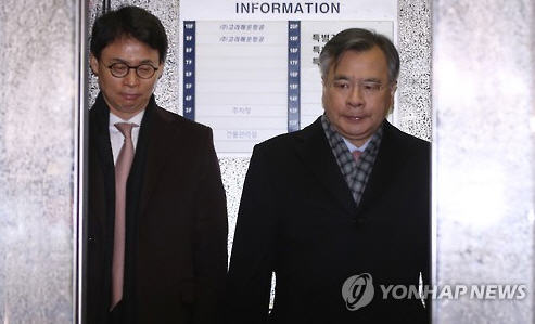 특검을 연장해주면 고영태 녹음파일 조사하겠다? 반역도당이 이제 흥정까지 하네. 지금까지 녹취록 숨겨놓고 고영태와 노승일을 의인으로 둔갑시킨 놈들이 MBC의 공개로 궁지에 몰릴 듯 하니까 이제 가짜뉴스 운운하며 청문회로 협박한다. 조작된 사회가 맞구나.