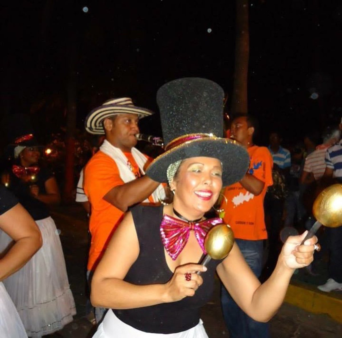 endulzando2011's tweet photo. Dulcera al son de las maracas! #comparsas #endulzandoelcarnaval #carnaval #laguajira #riohacha #riohachaguajira https://t.co/svfBw1pj2X