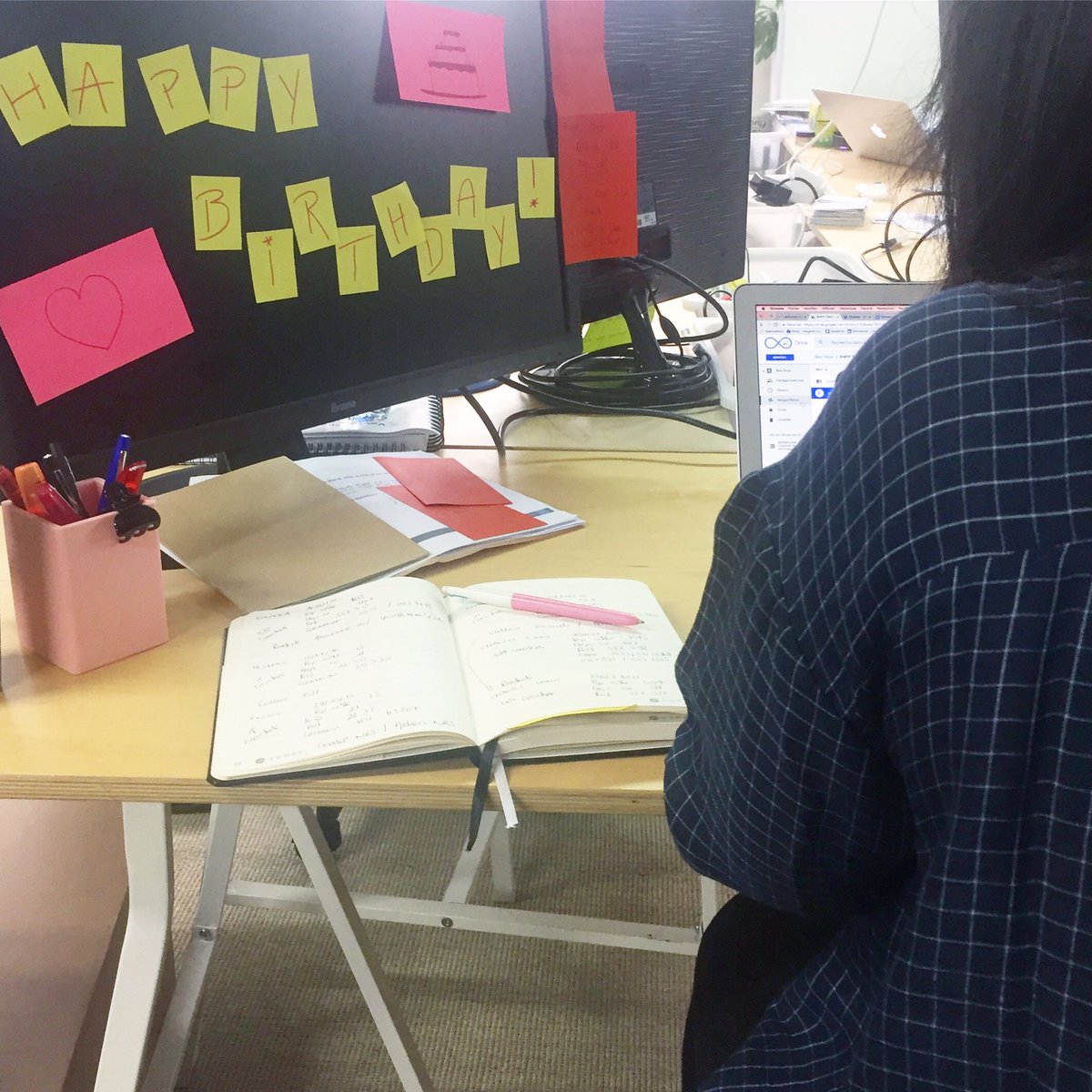 LLouPoirier's tweet image. J'ai décoré avec amour pour l'anniversaire de @Megantrcht ! On est très impliqué chez @coorpacademy 😍🎂🎉 #coolplacetowork #startup