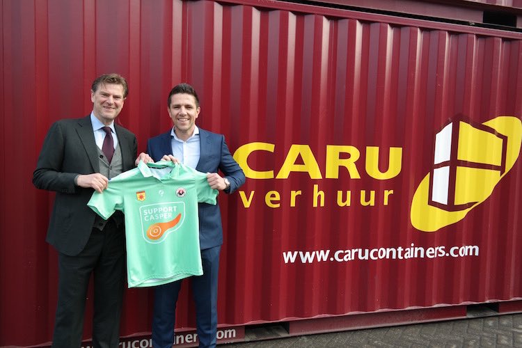 📸 Wouter Gudde bracht de speciale <a href="/SupCasper/">Support Casper</a> shirts ook langs bij <a href="/AdeJongGroep/">A. de Jong Groep</a> en <a href="/CARUcontainers/">CARU Containers</a>. #excelsiorrdam #samensterk 💪🏻⚫️🔴