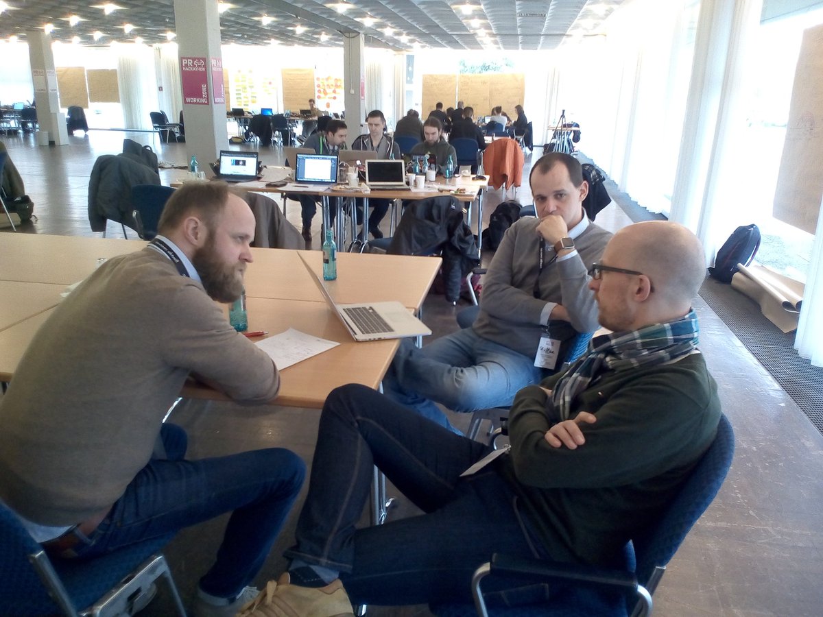Sam_forlessSpam's tweet photo. Fragerunde mit @bjoern beim #prhack wie können wir Spam und Pain für #Journalisten reduzieren? https://t.co/qS9xytTtFd