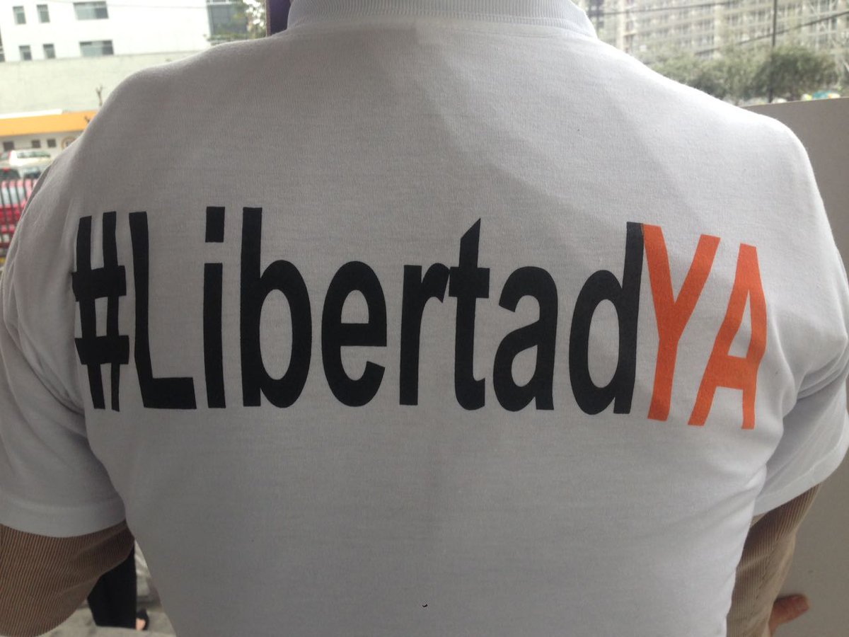 BeatrizHLeon's tweet photo. Las protestas q hemos hecho son contra esta INJUSTICIA contra este médico q por atender a la Sra #Mazoyer está preso https://t.co/EncI556asN