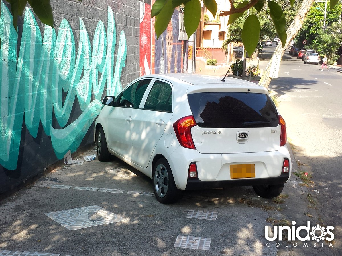 UnidosColombia_'s tweet image. 👮👎@MovilidadCali ustedes tienen la responsabilidad de proteger a los peatones👎👮 👉 #Primeroelpeatón #QuejaCiudadanaCali