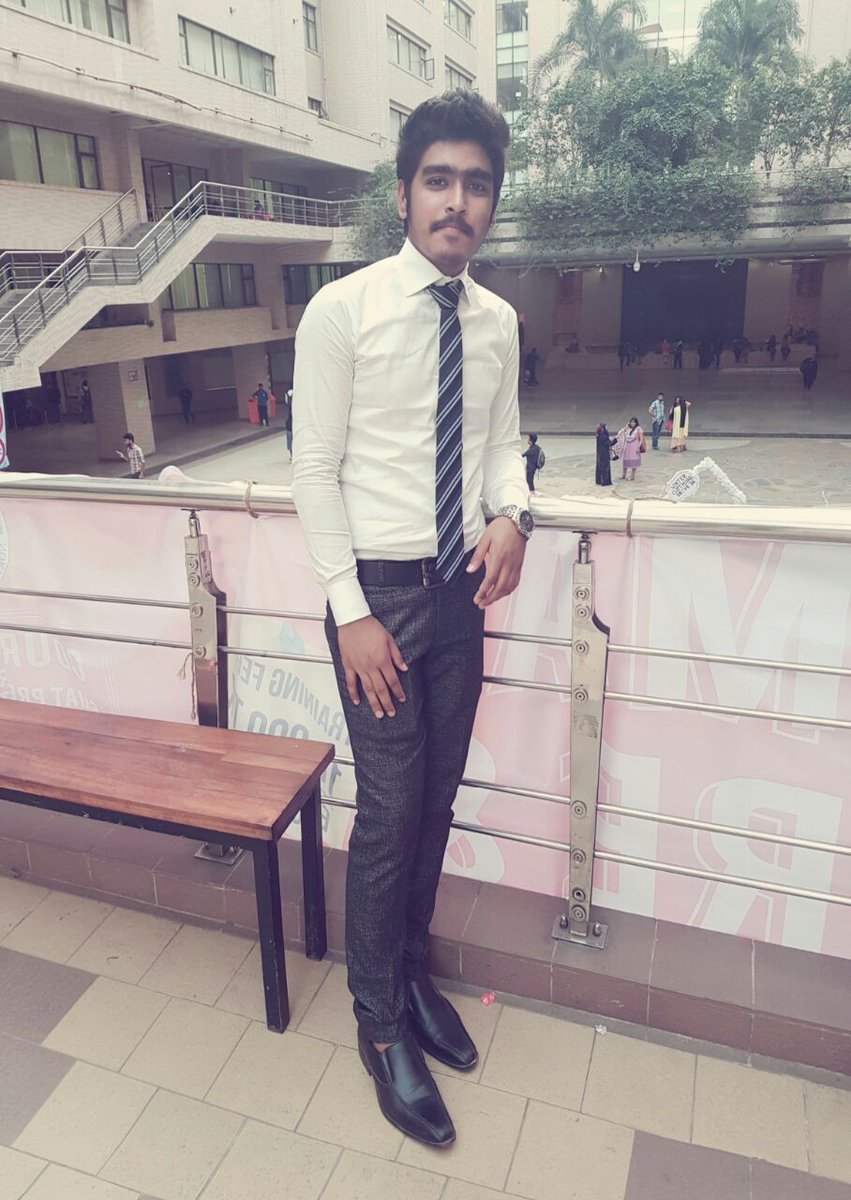 rayhankhan912's tweet photo. #presentation_time https://t.co/lSkDxZYXLE