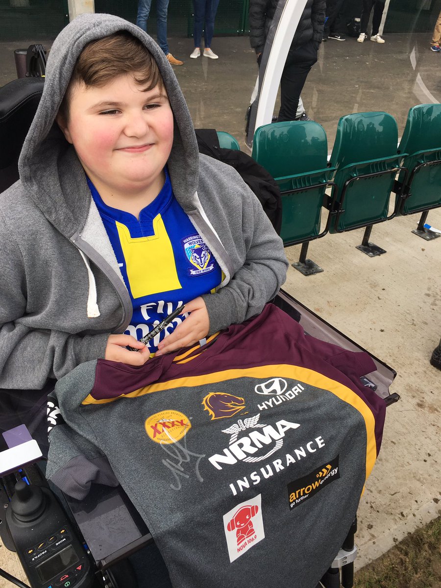 adwiregibo's tweet photo. Thank you so much @tony_milford for giving @journal_josh your training top!! Top bloke and club and good luck for season! @brisbanebroncos https://t.co/wlIfkT2EeF