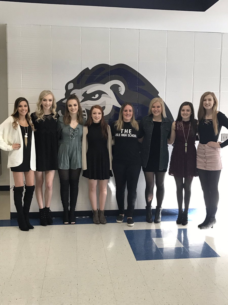 kelhamann's tweet photo. Senior night tonight! #LLVC #blackout #onepride ⬛️🦁⬛️ https://t.co/yo6s3FHcQs