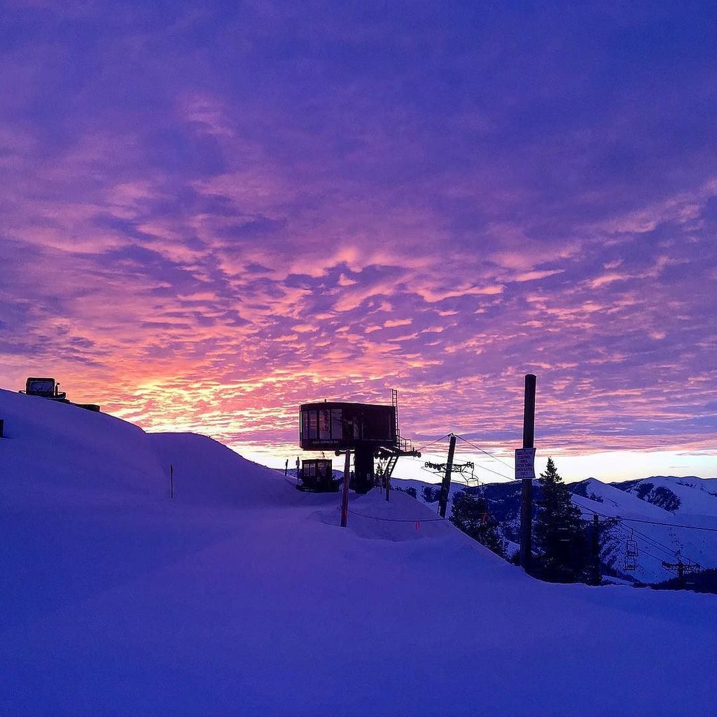 onetowerout's tweet photo. Good Morning!  #liftmaintenance #onetowerout #sunrise https://t.co/vBYDhCb0Ud https://t.co/YFki1kzYH1
