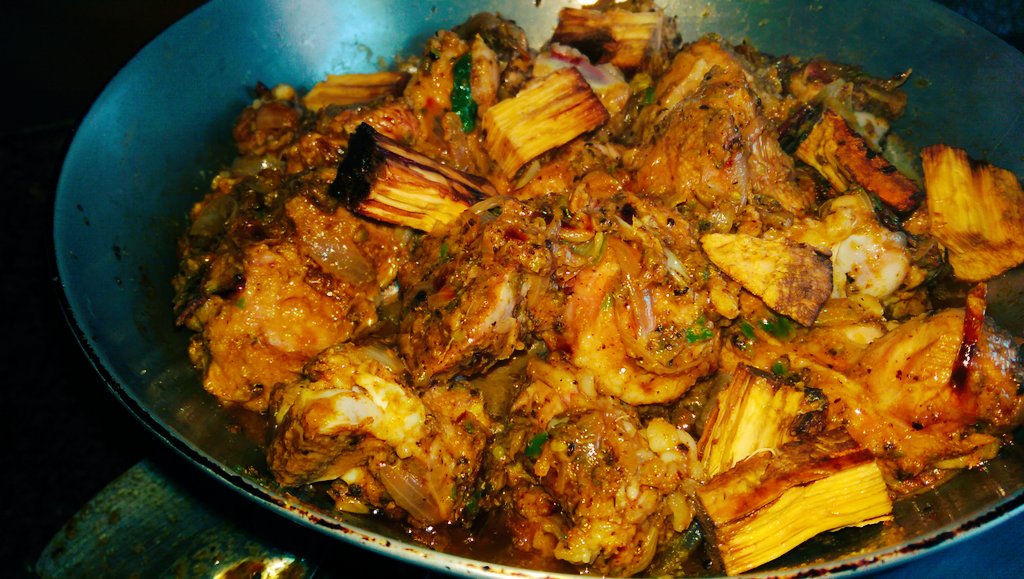 VidBolt_C's tweet photo. @GordonRamsay Ever tried cooking with 'choi' wood? It imparts a unique hot, smoky flavor to your curry. #Authentic #CookedByMom #Slowcooked https://t.co/GtzsX3RaSK