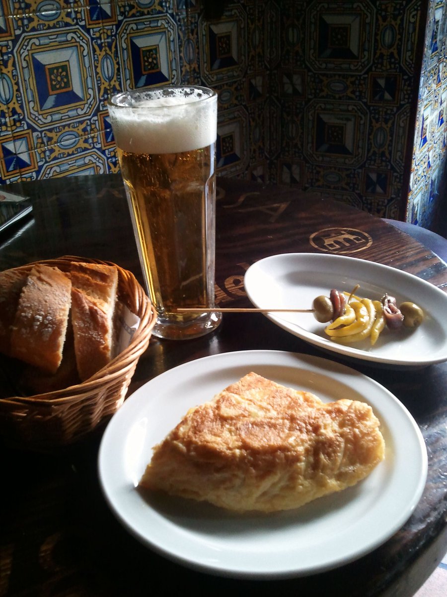 Hoy se nos pasó enseñaros el desayuno pero os traemos el aperitivo <a href="/BodegaArdosa/">Bodega de la Ardosa</a> , buen fin de semana <a href="/Star_Spain/">eSTAR en España</a>