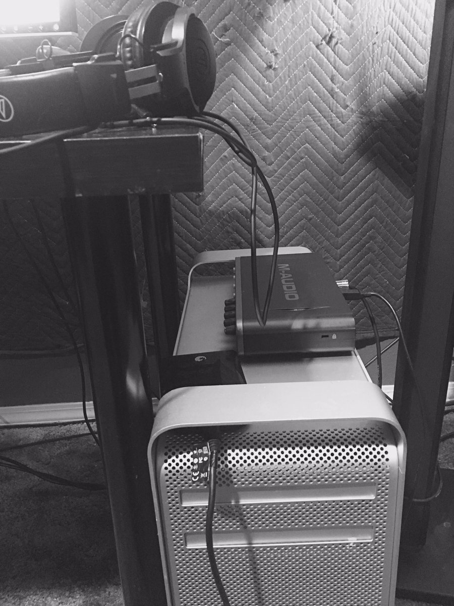 LifeTheEveryday's tweet photo. Working away tonight https://t.co/a2zLVvLNRv