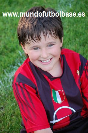 OsirisAzote's tweet photo. Messi solo hay uno. Padres de Messi tenemos España llena.. Por favor, dejemos a los niños disfrutar del fútbol.. #FútbolBase https://t.co/guK6quvbn9