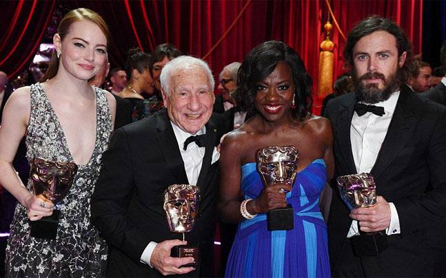 QGIOVANI's tweet photo. #LaLaLand trionfa #Bafta2017 https://t.co/Q8EcC51a7k https://t.co/1r6EYMaMRR