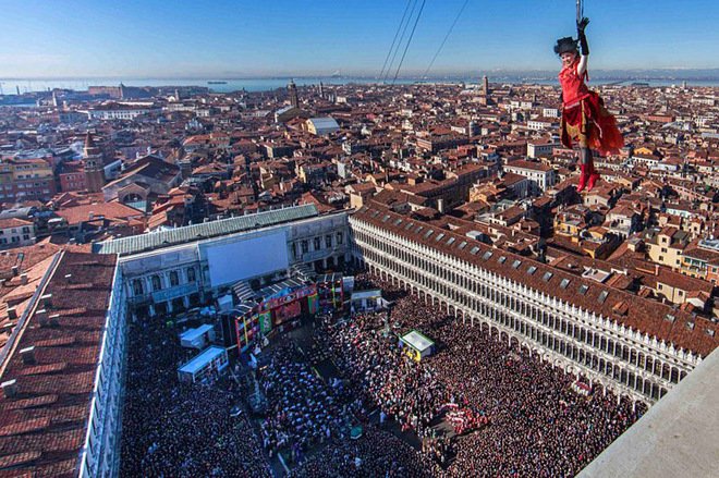 TurismoVeneto's tweet photo. Diamo inizio ai festeggiamenti 🎉🎉#CarnevaleVenezia2017 oggi alle ore 12 #PiazzaSanMarco https://t.co/MkhVm3f89h #visitveneto https://t.co/x79bdaO1bn