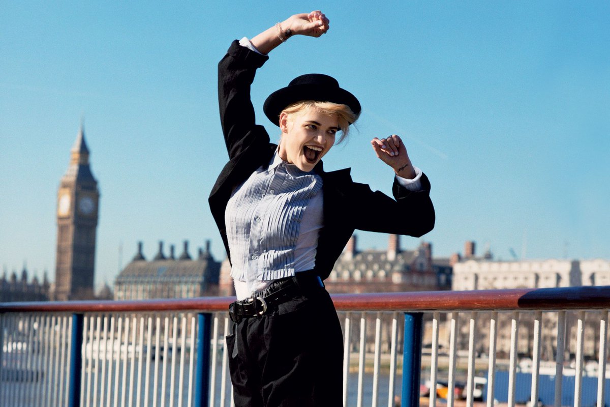 BritishVogue's tweet photo. As #LFW arrives, see Vogue's guide to London - from where to find the best coffee to the places to party until dawn: https://t.co/IBcRJqpd1p https://t.co/PpICwgRJrV