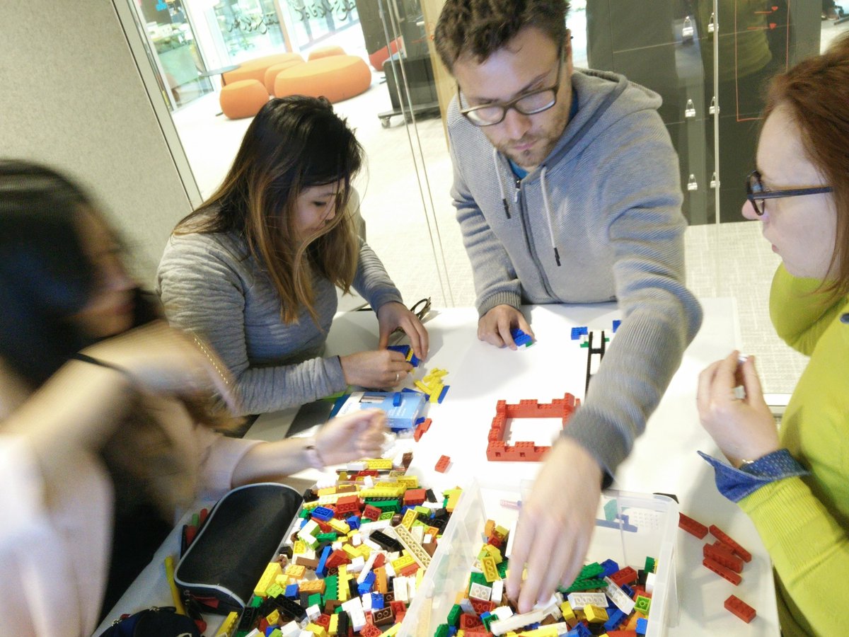Mini #lego4scrum avec les équipes IT et la Direction de la Communication SG sur <a href="/LePlateauSG/">#LePlateau by Société Générale</a>  #scrum