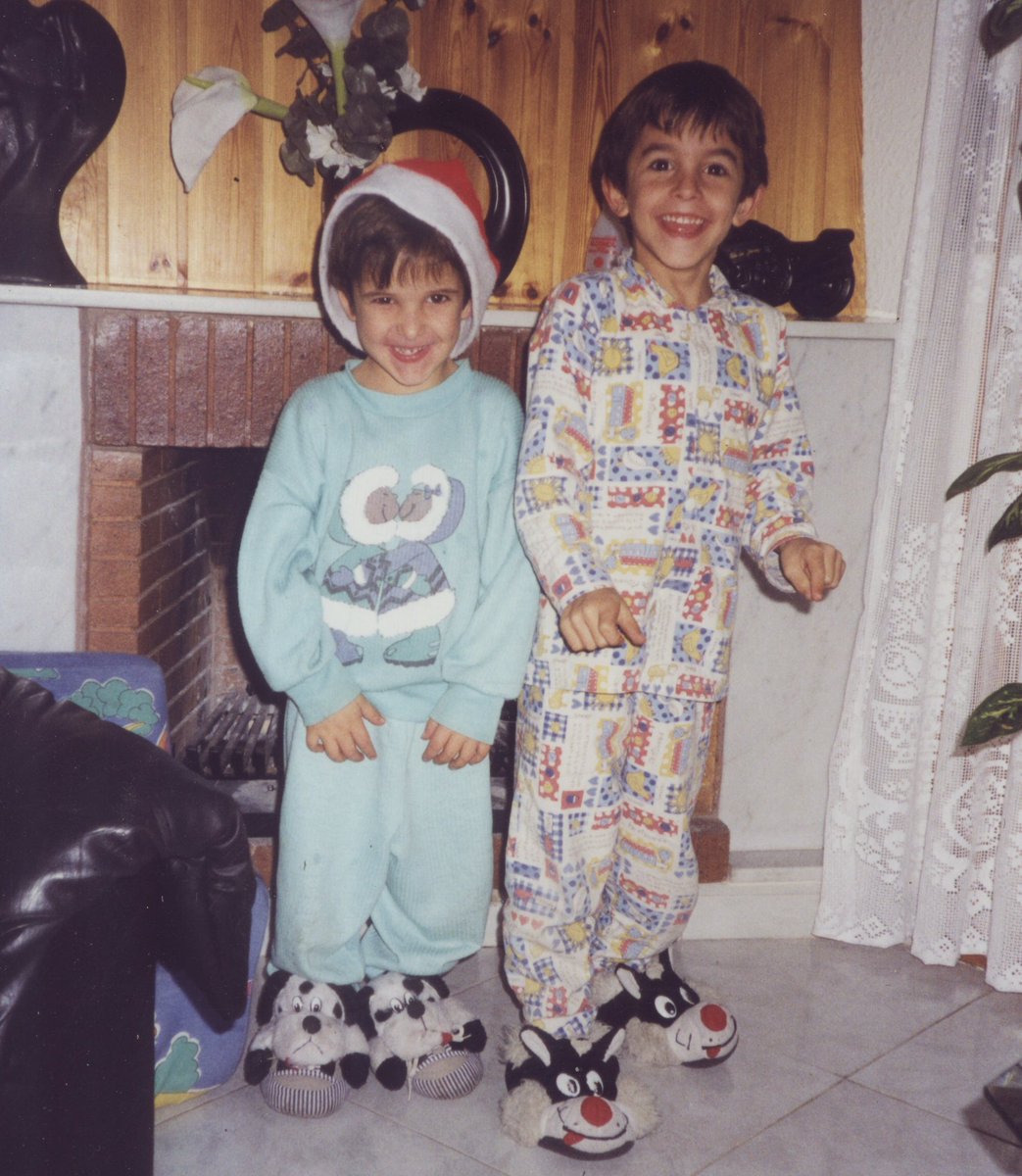 Tan bonito que eras de pequeño y tan pillo que te has vuelto de mayor! 😉Felicidades <a href="/marcmarquez93/">Marc Márquez</a> 🎂 Happy birthday bro! #Happy24MM93