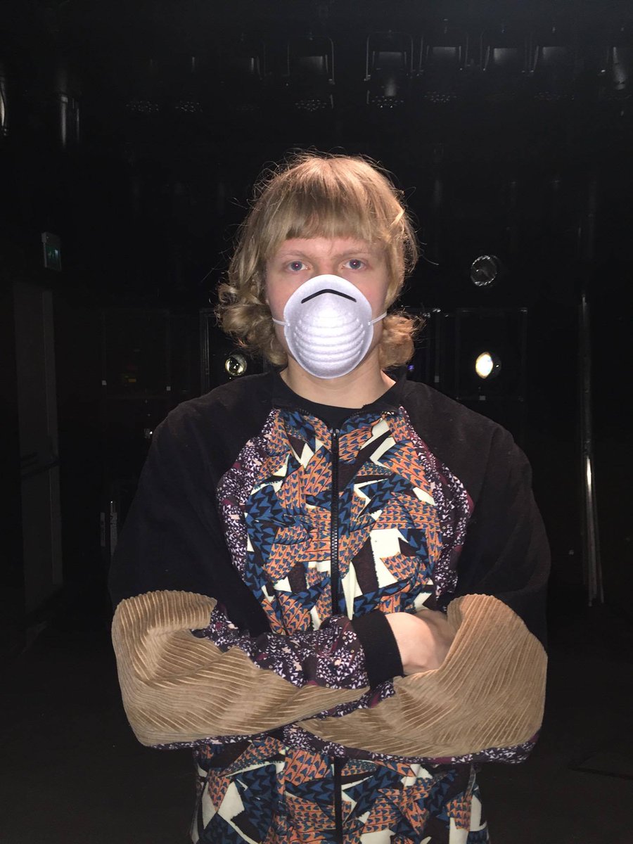 Ég geng í LHÍ. Síðan ég byrjaði hef ég fundið fyrir þunglyndi, höfuðverk og fengið síendurtekin hóstaköst #LHÍmygla <a href="/kristjanthorj/">Kristján Þór</a>