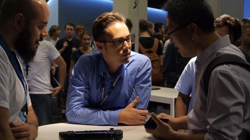 ¿Por qué una empresa del #Nasdaq se interesa por la primera #consola portátil fabricada en España? bit.ly/2kQqgvR