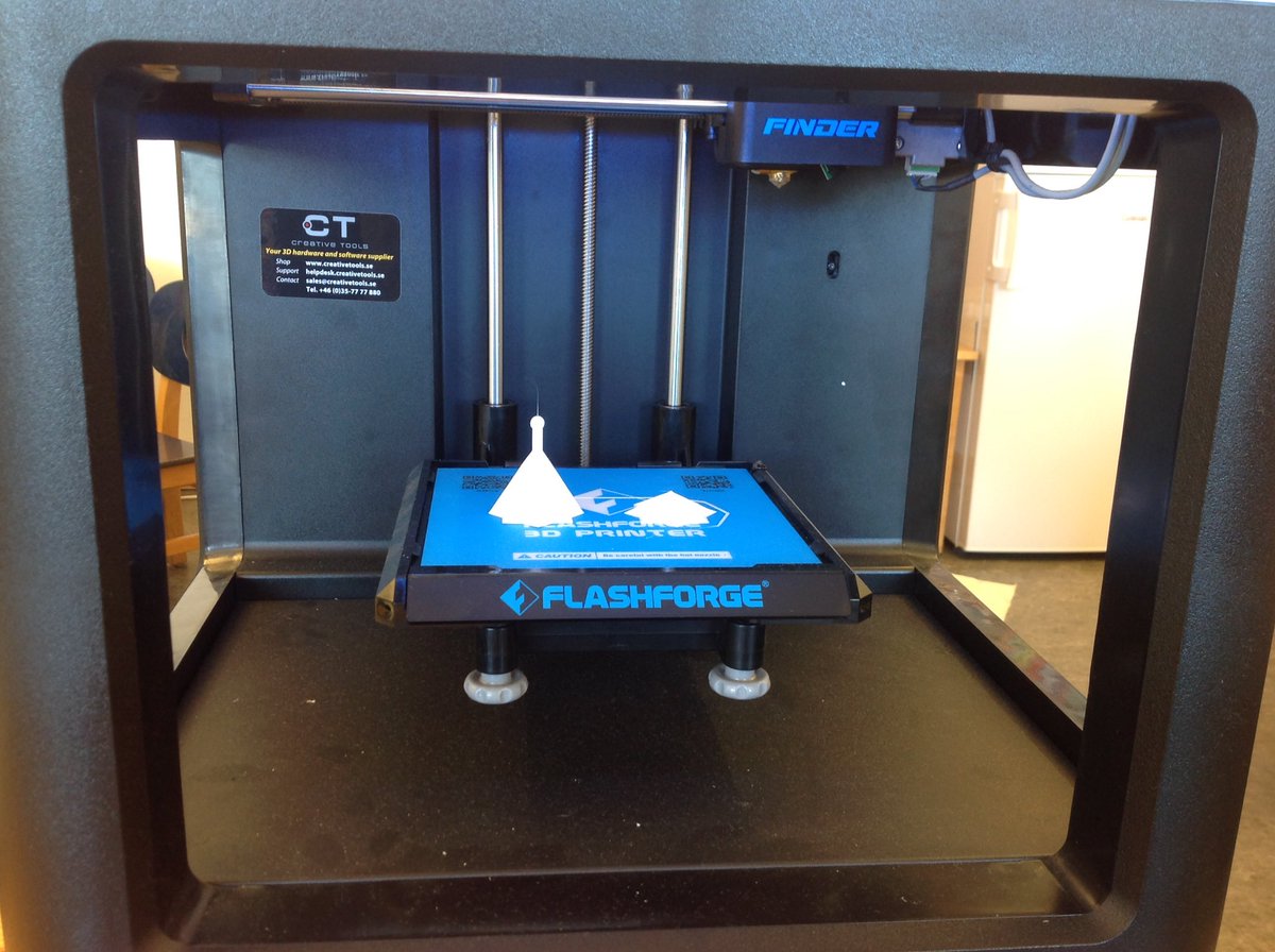 VildmarkenTgl's tweet photo. Skapande av Bleyblades med Plus Plus och med 3D- skrivare @Tegelhagen #ikt #solskol #barnsinflytande https://t.co/siln5Cftd6