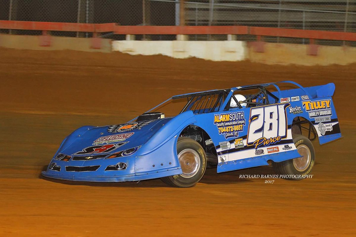 bacanon20rnes69's tweet photo. A few shots from last night practice at Screven Motorsports Complex for the season opener for the World of Outlaws https://t.co/CLm7tSw4mD